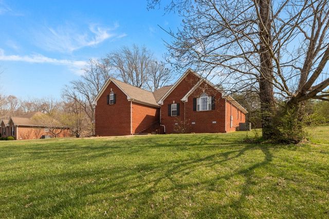 1250 Old East Side Rd, Burns, TN 37029