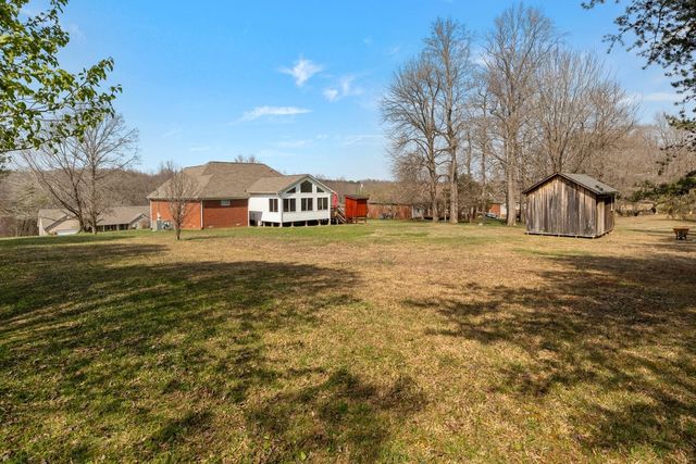 1250 Old East Side Rd, Burns, TN 37029