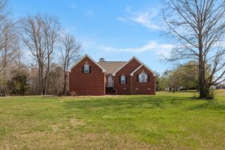 1250 Old East Side Rd, Burns, TN 37029