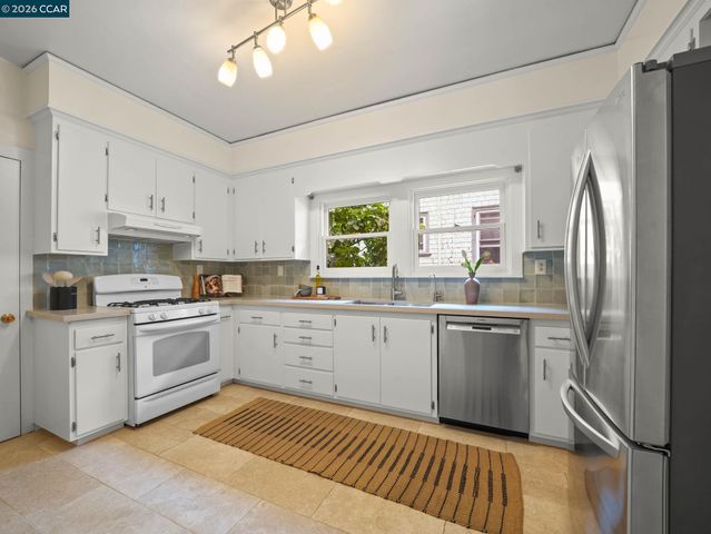 324 63Rd St, Oakland, CA 94618