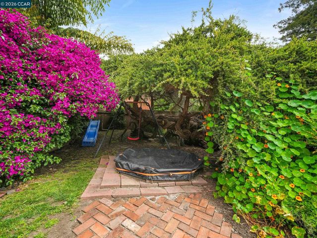 324 63Rd St, Oakland, CA 94618