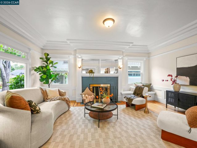 324 63Rd St, Oakland, CA 94618