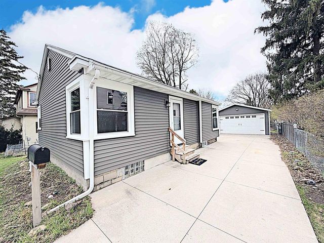 225 E CIRCLE STREET, Appleton, WI 54911