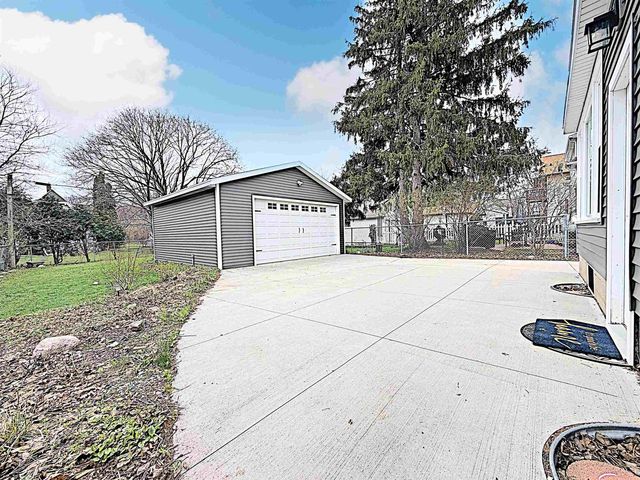 225 E CIRCLE STREET, Appleton, WI 54911