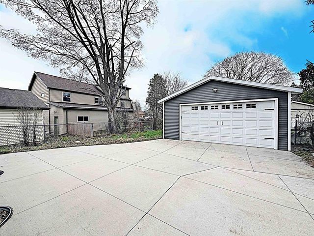225 E CIRCLE STREET, Appleton, WI 54911