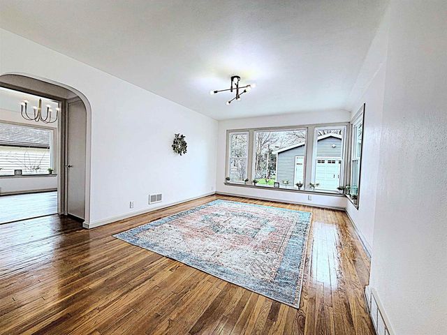225 E CIRCLE STREET, Appleton, WI 54911