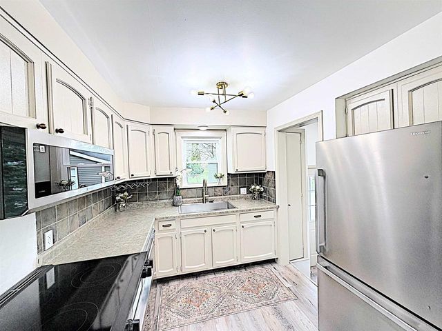 225 E CIRCLE STREET, Appleton, WI 54911