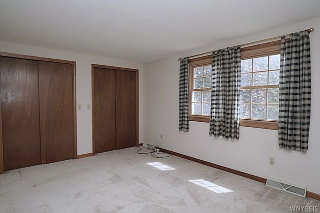 57 Wimbledon Lane, West Seneca, NY 14224