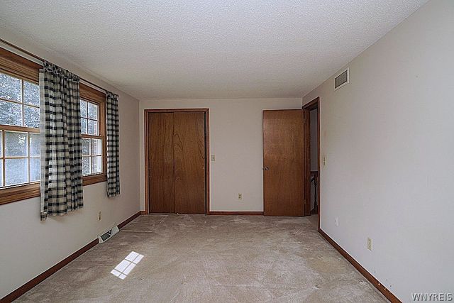 57 Wimbledon Lane, West Seneca, NY 14224