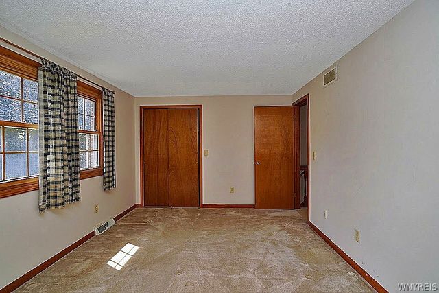 57 Wimbledon Lane, West Seneca, NY 14224