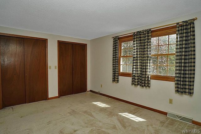57 Wimbledon Lane, West Seneca, NY 14224