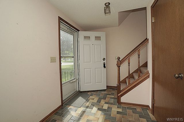 57 Wimbledon Lane, West Seneca, NY 14224