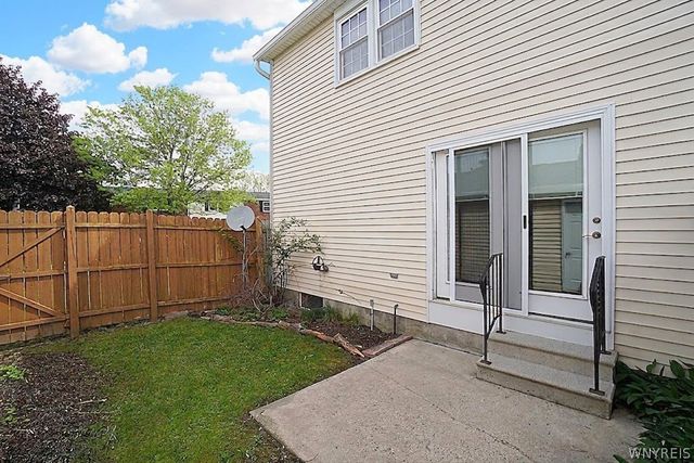 57 Wimbledon Lane, West Seneca, NY 14224