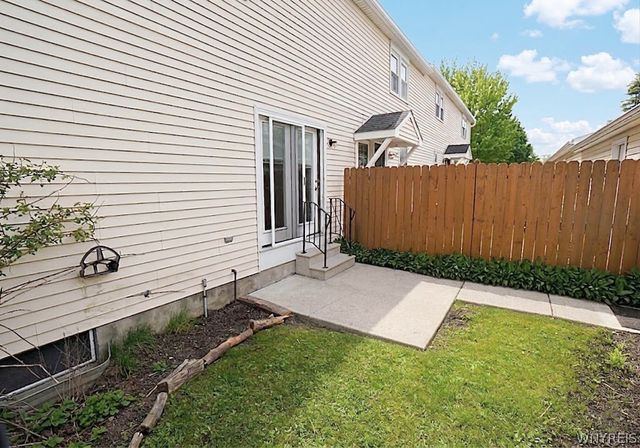 57 Wimbledon Lane, West Seneca, NY 14224