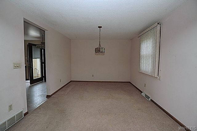 57 Wimbledon Lane, West Seneca, NY 14224