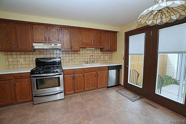 57 Wimbledon Lane, West Seneca, NY 14224