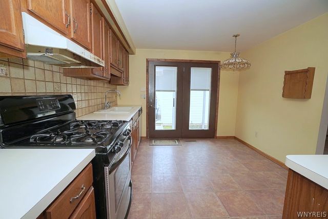 57 Wimbledon Lane, West Seneca, NY 14224