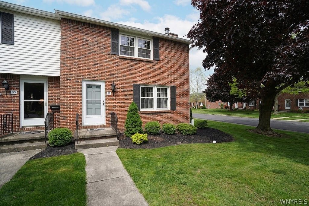 57 Wimbledon Lane, West Seneca, NY 14224