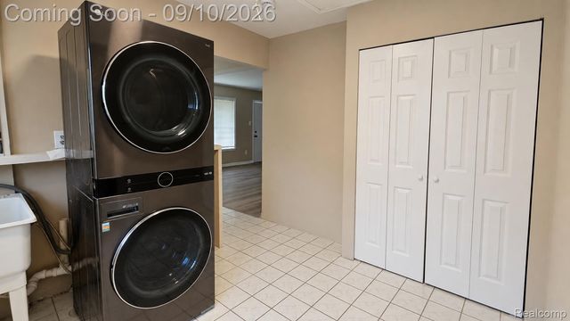 9325 Westpoint Street, Taylor, MI 48180
