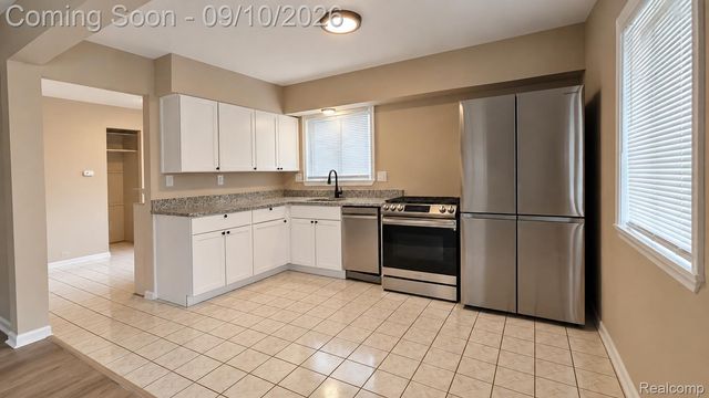 9325 Westpoint Street, Taylor, MI 48180