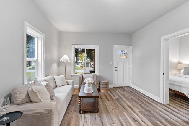 8102 E Valleyway Ave, Spokane Valley, WA 99212