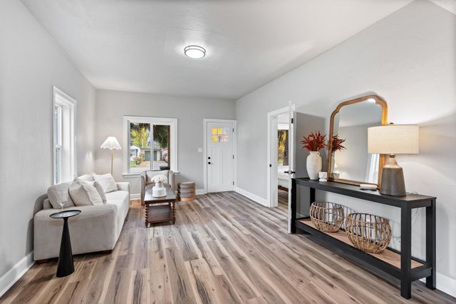 8102 E Valleyway Ave, Spokane Valley, WA 99212