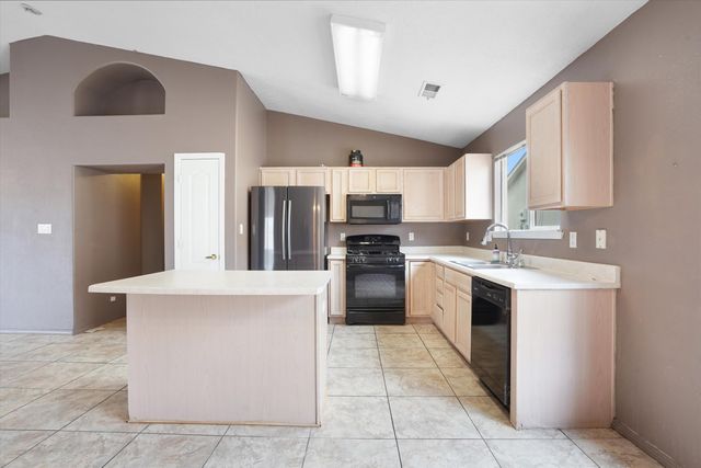 7701 Kentwood Avenue NW, Albuquerque, NM 87114