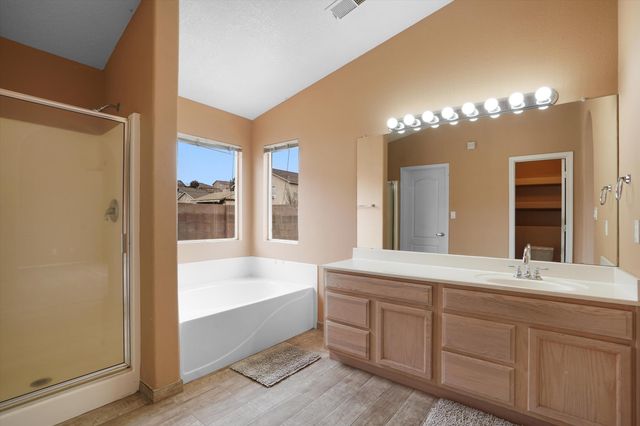 7701 Kentwood Avenue NW, Albuquerque, NM 87114