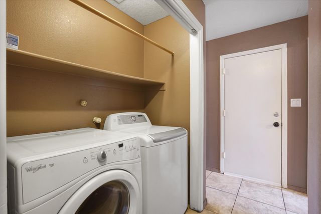 7701 Kentwood Avenue NW, Albuquerque, NM 87114