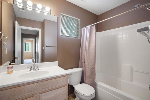 7701 Kentwood Avenue NW, Albuquerque, NM 87114