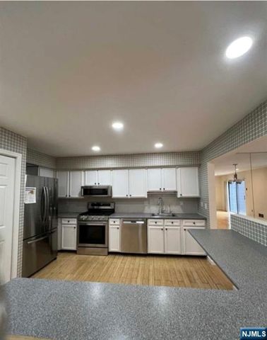 18 Linwood Avenue 18, Cresskill, NJ 07626