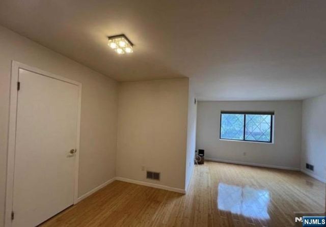 18 Linwood Avenue 18, Cresskill, NJ 07626
