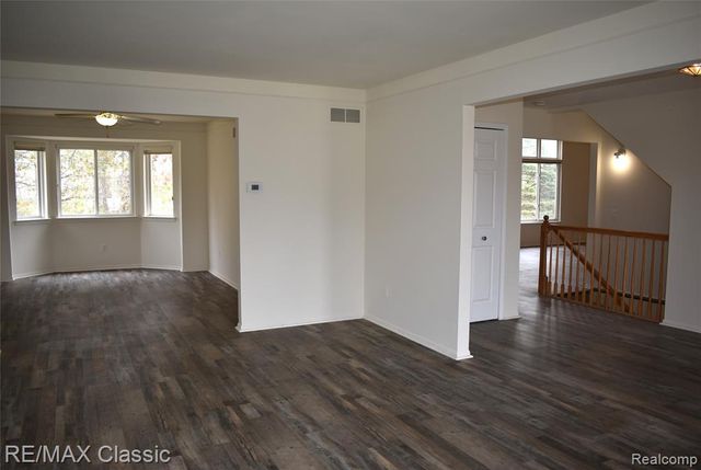 201 Columbia Drive, South Lyon, MI 48178