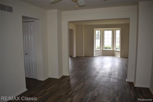 201 Columbia Drive, South Lyon, MI 48178
