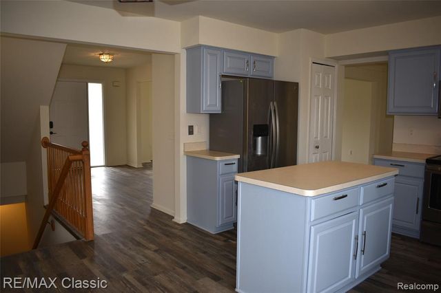 201 Columbia Drive, South Lyon, MI 48178
