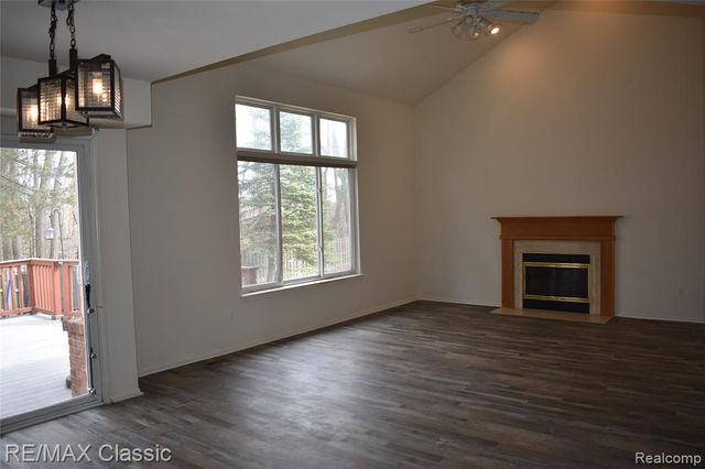 201 Columbia Drive, South Lyon, MI 48178
