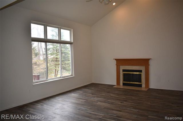 201 Columbia Drive, South Lyon, MI 48178