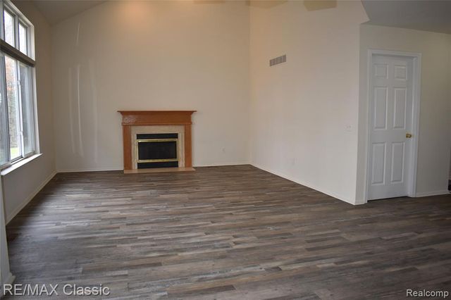 201 Columbia Drive, South Lyon, MI 48178