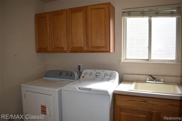 201 Columbia Drive, South Lyon, MI 48178