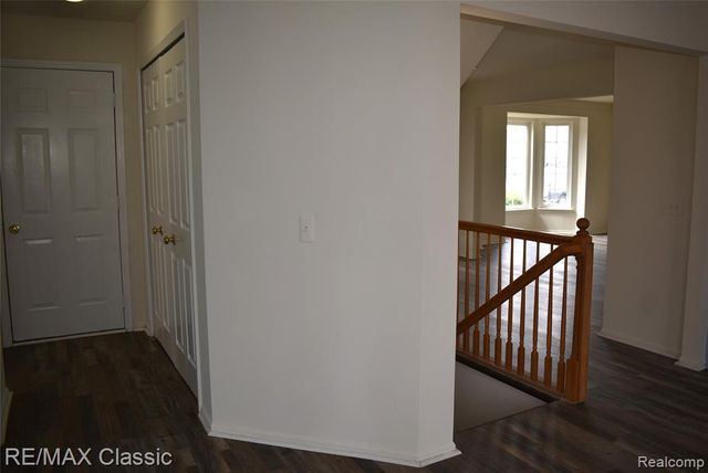 201 Columbia Drive, South Lyon, MI 48178