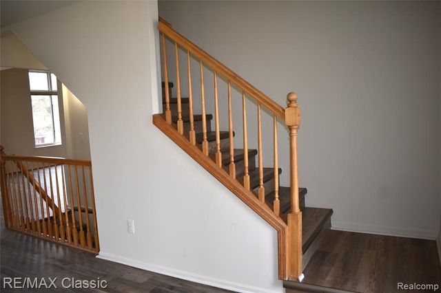 201 Columbia Drive, South Lyon, MI 48178