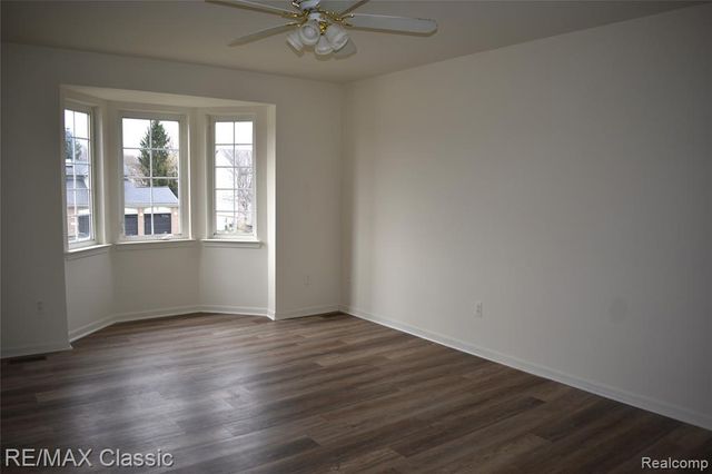 201 Columbia Drive, South Lyon, MI 48178
