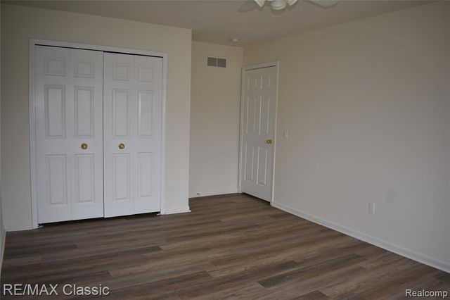201 Columbia Drive, South Lyon, MI 48178