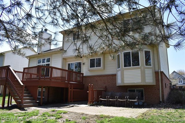 201 Columbia Drive, South Lyon, MI 48178