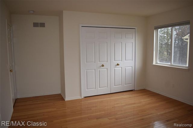 201 Columbia Drive, South Lyon, MI 48178