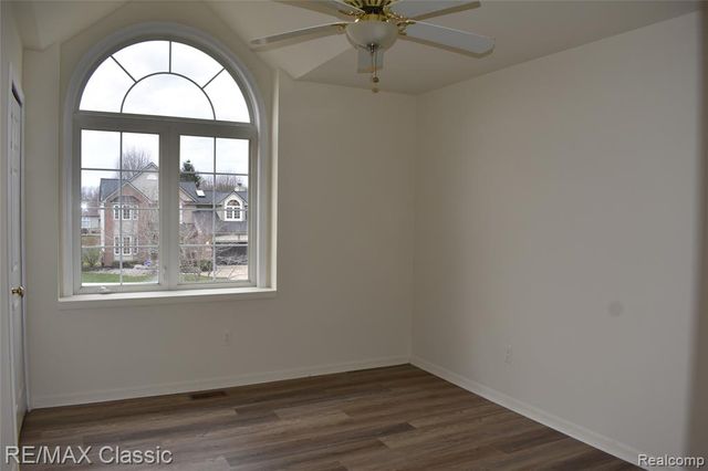 201 Columbia Drive, South Lyon, MI 48178