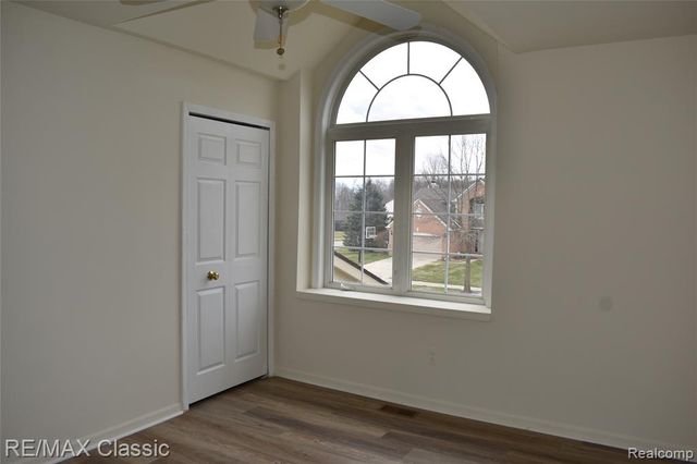 201 Columbia Drive, South Lyon, MI 48178