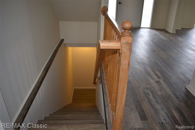 201 Columbia Drive, South Lyon, MI 48178