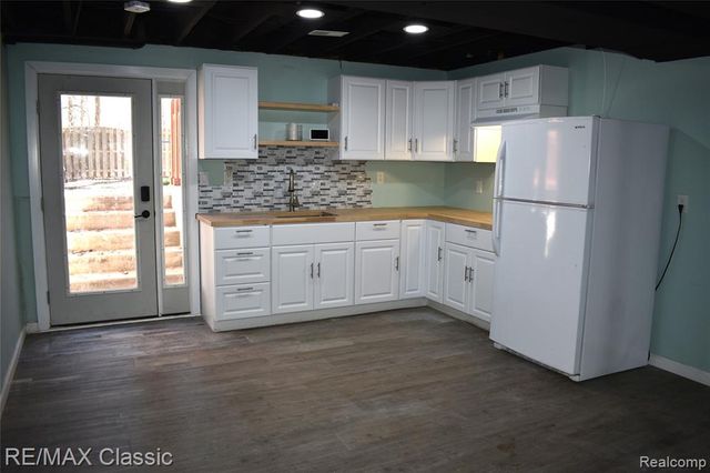 201 Columbia Drive, South Lyon, MI 48178