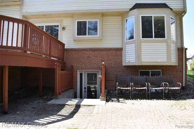 201 Columbia Drive, South Lyon, MI 48178